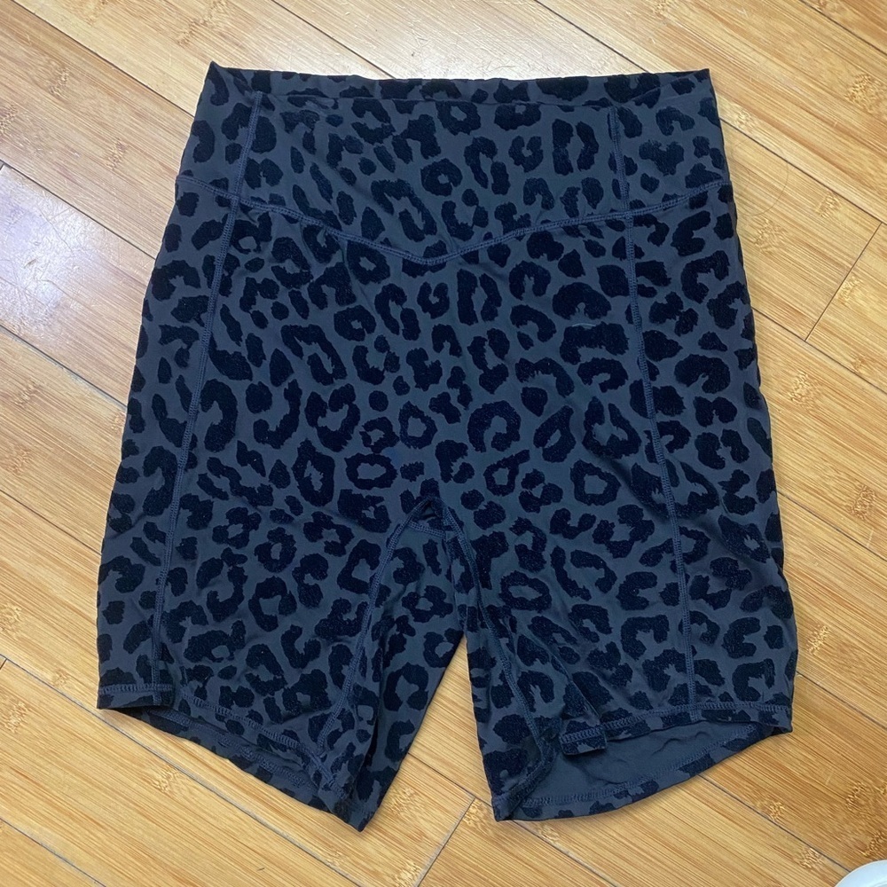 Balance Athletica Lux Rider Shorts black velvet leopard pattern - Picture 4 of 4